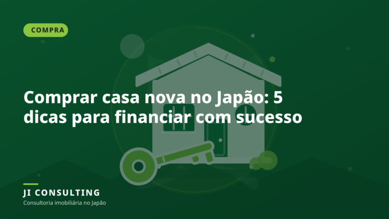 Família sorridente visitando uma casa nova no Japão para compra